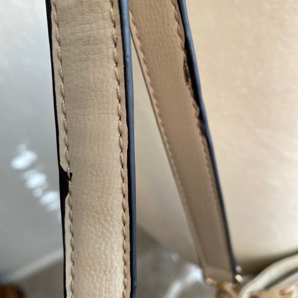 Fringed crossbody - Picture 4 of 11